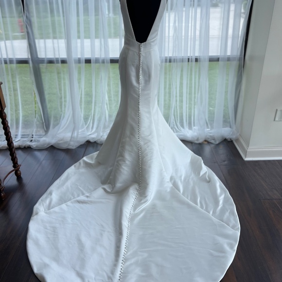 Bridal Gown - Picture 3 of 7